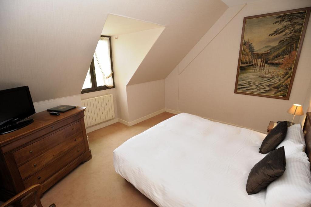 Le Relais De La Poste Hotel Neuvéglise Kamer foto