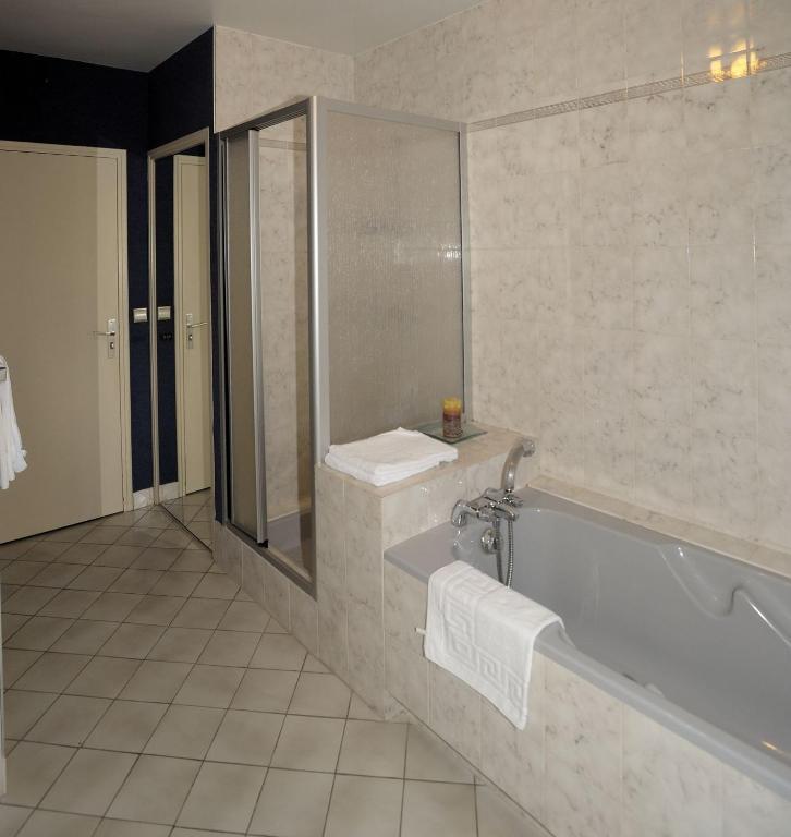 Le Relais De La Poste Hotel Neuvéglise Kamer foto
