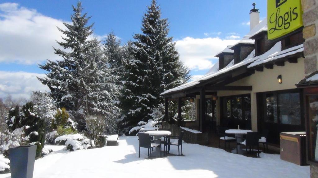 Le Relais De La Poste Hotel Neuvéglise Buitenkant foto