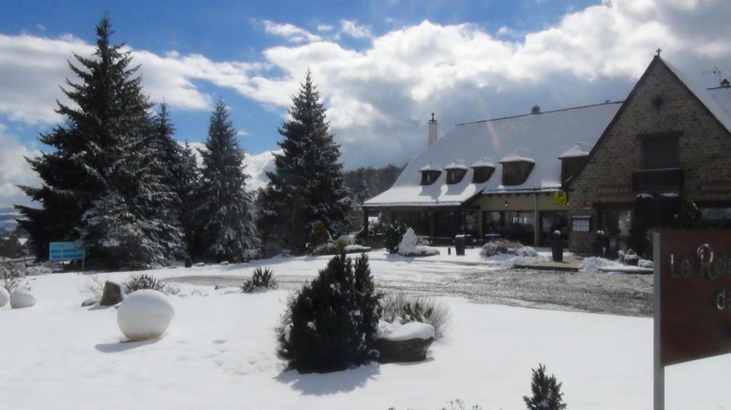 Le Relais De La Poste Hotel Neuvéglise Buitenkant foto