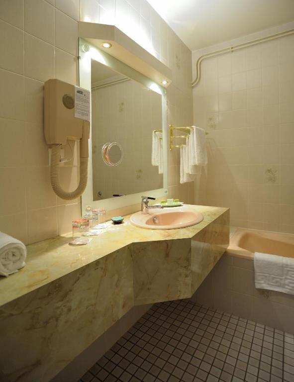 Le Relais De La Poste Hotel Neuvéglise Kamer foto