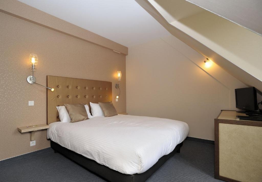 Le Relais De La Poste Hotel Neuvéglise Kamer foto